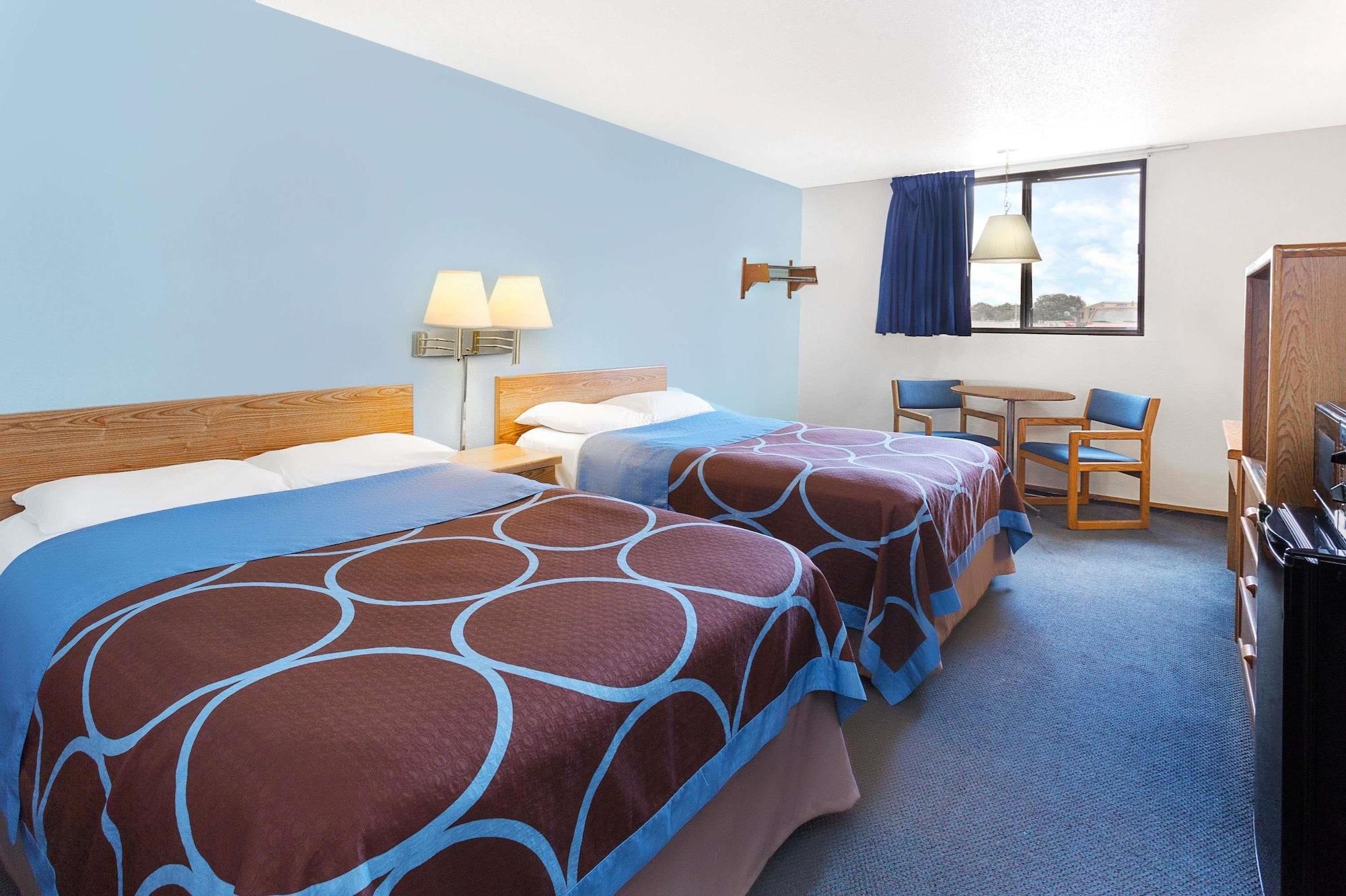 Super 8 By Wyndham Clinton Exterior foto