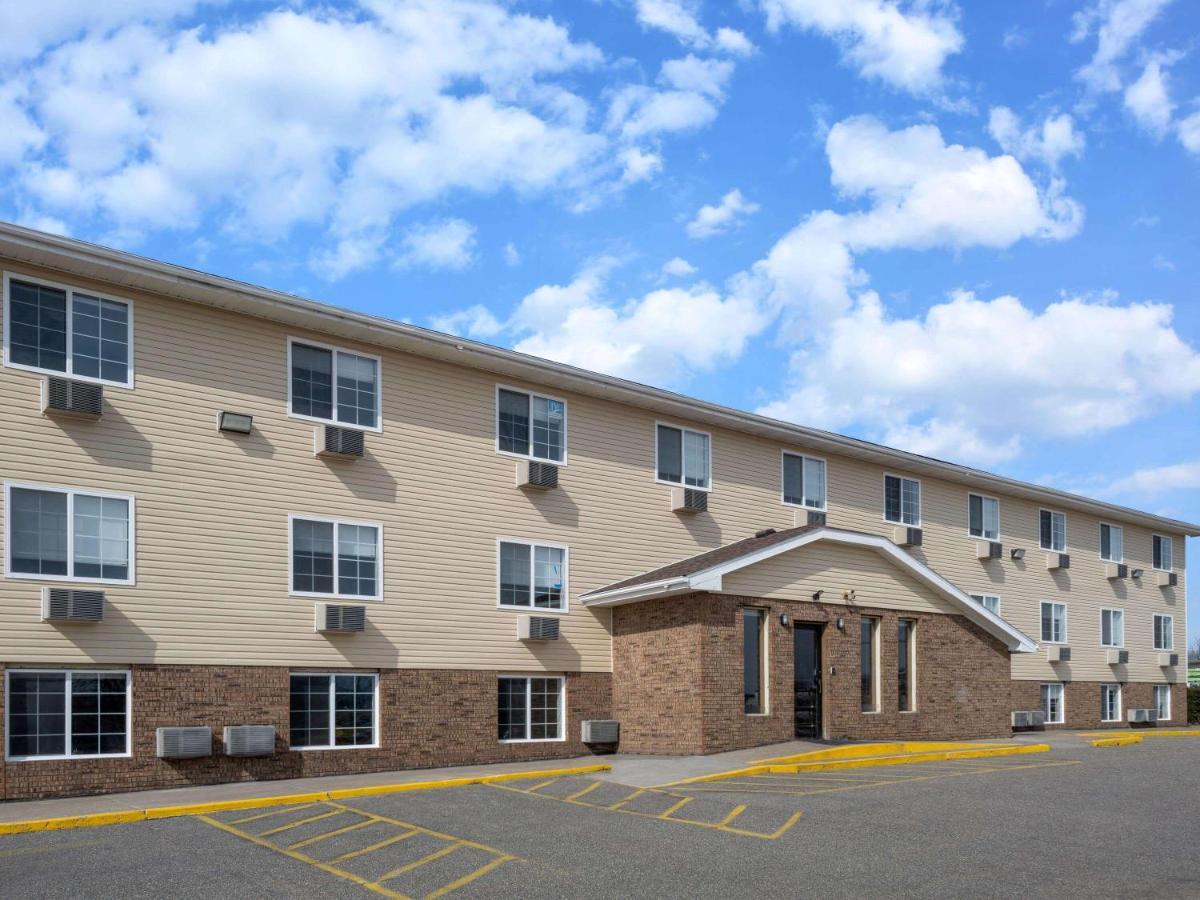 Super 8 By Wyndham Clinton Exterior foto