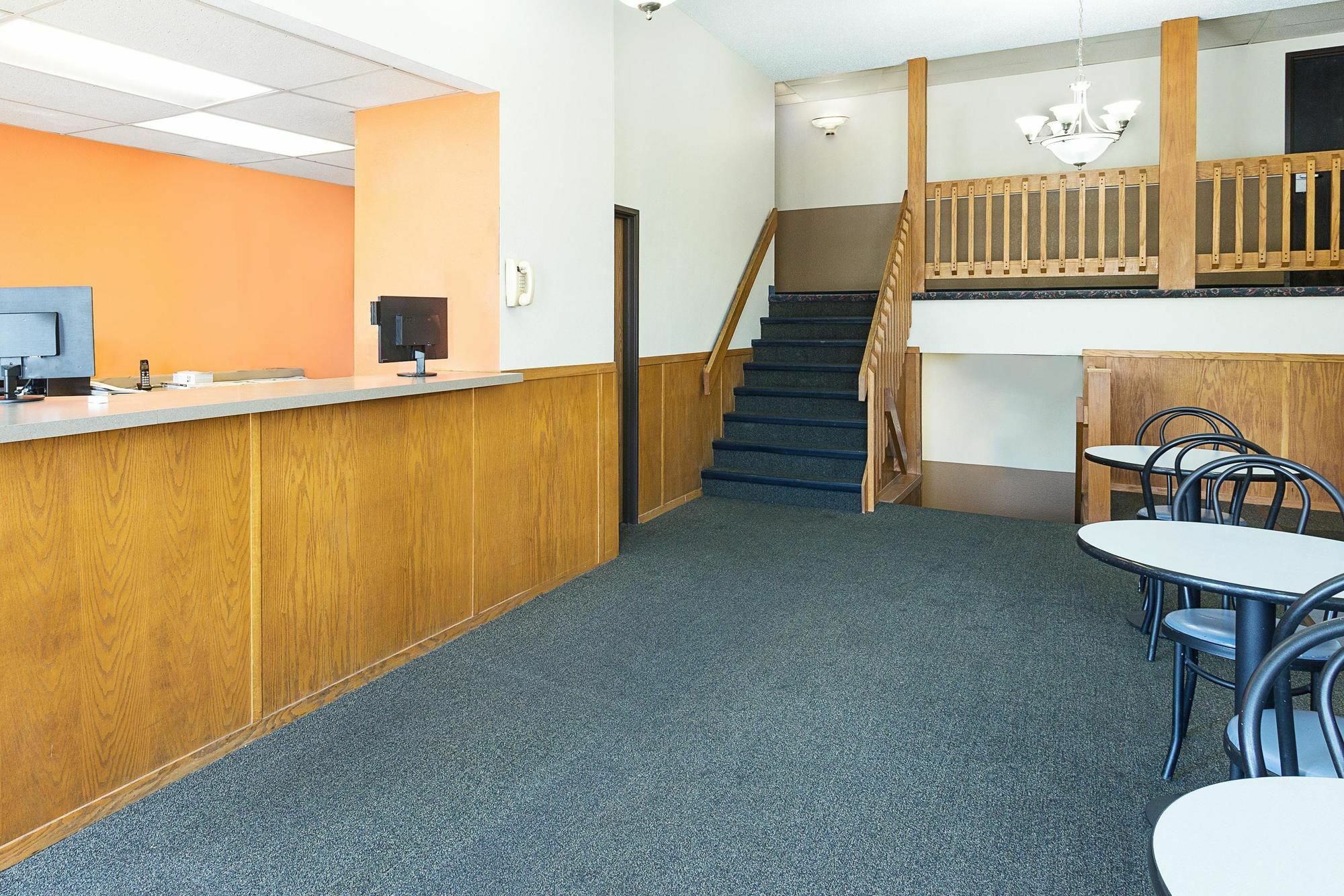 Super 8 By Wyndham Clinton Exterior foto